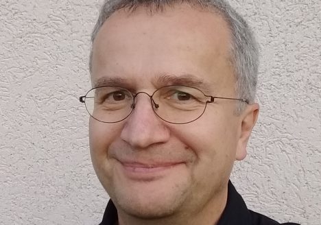 Porträtfoto Uwe Krumbiegel